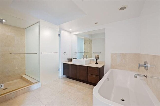 Building Photo - 200 Sunny Isles Blvd