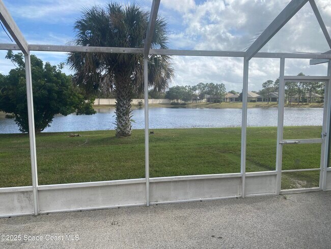 Building Photo - 3166 Lago Vista Dr