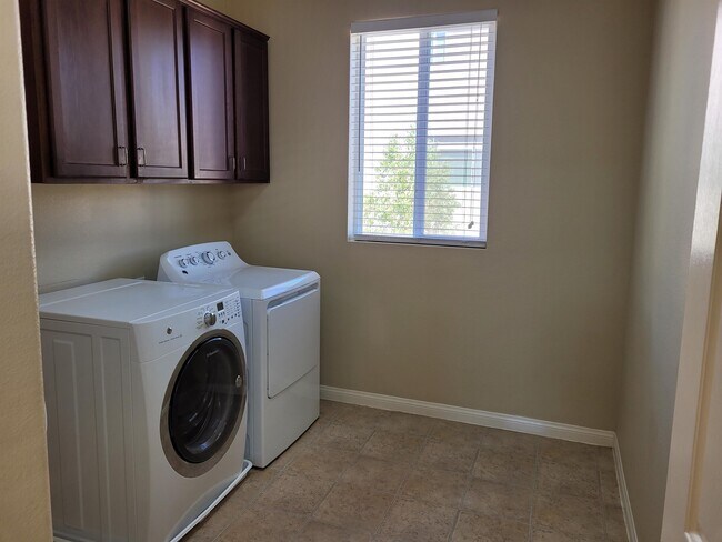 Building Photo - 6386 Tomahawk Mill Ct