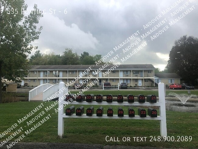 Building Photo - 525 - 535 Pontiac St