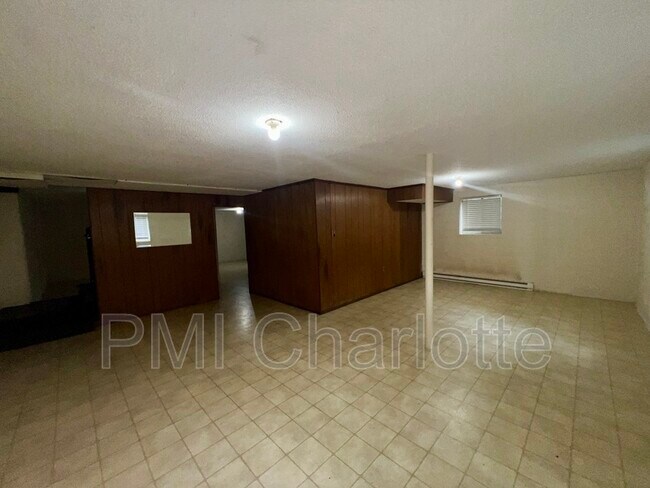 Building Photo - 3017 Arnold Dr