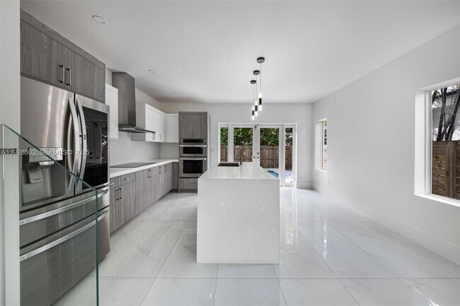 Building Photo - 3142 Carter St