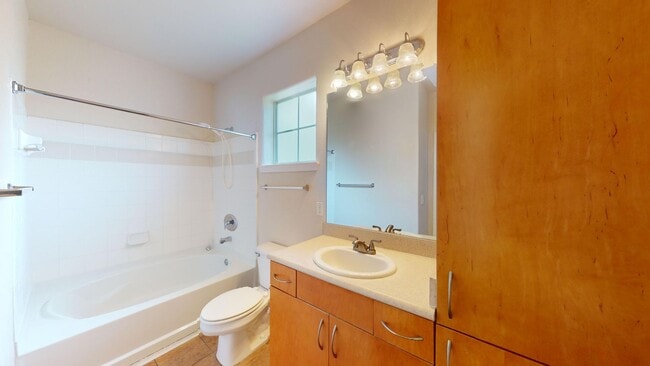 Building Photo - Welcome home to this charming 2-bedroom, 2...
