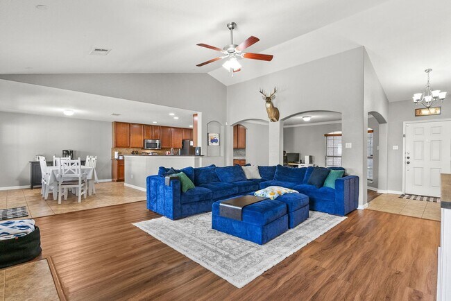 Building Photo - White Rock Estates