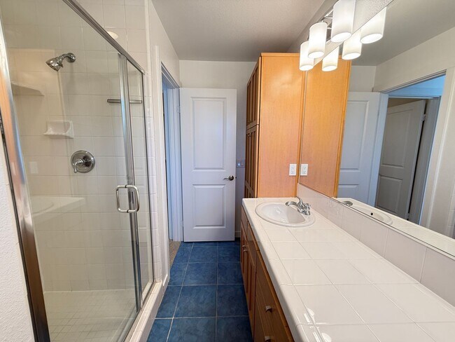 Building Photo - Beautiful 3BD/3.5BA Rowhome in Bankers Hil...