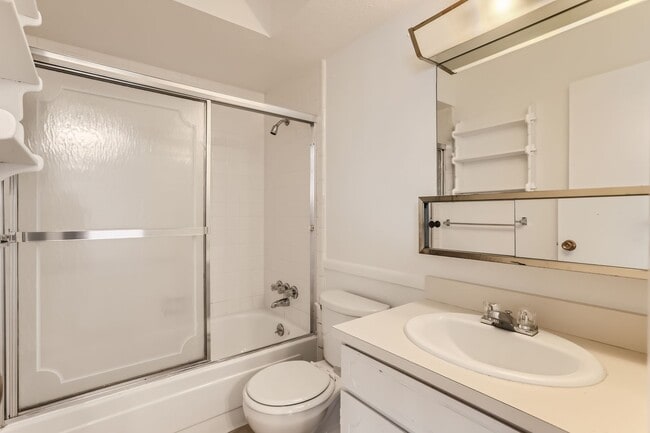 Building Photo - Evolve Real Estate: Stunning 2Beds/2 Baths, 1269 SQFT Condo with Two Assigned Parking Spots!