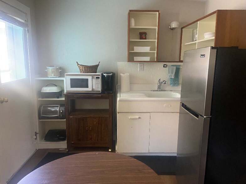 Building Photo - 308 E Cherry Alley