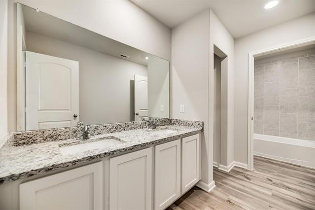 Building Photo - 2100 Brentwood Dr