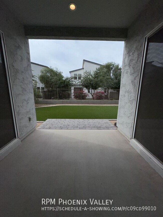 Building Photo - 383 N 157th Ln