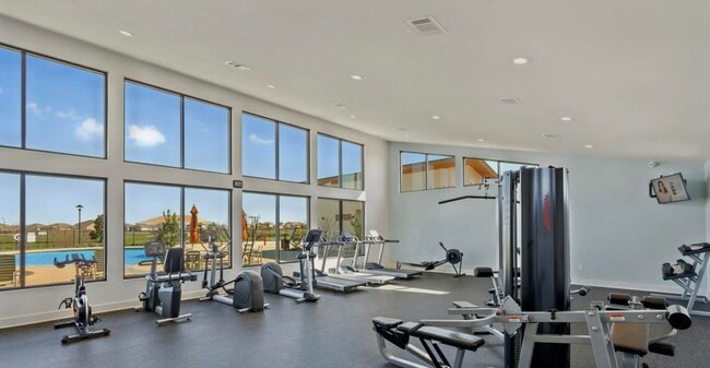 Building Photo - Saddle Creek