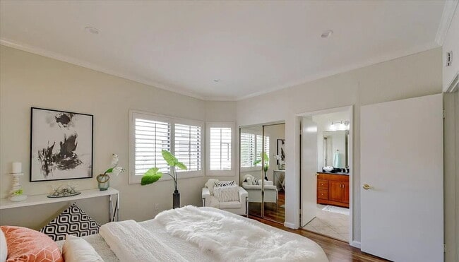 Building Photo - Light and bright 1b/1b unit in the desirable gated community in the heart of Silicon Valley.