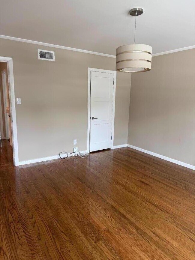 Building Photo - 1508 Davis Dr