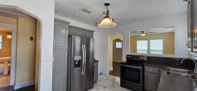 Building Photo - Murray Hill Home  3 Bed 1 Bath