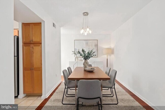 Building Photo - 4500 S Four Mile Run Dr