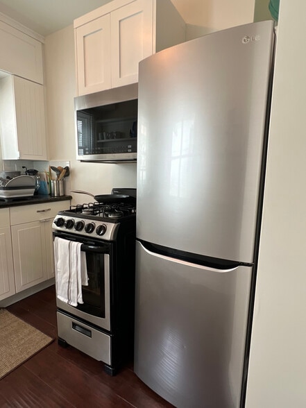 Building Photo - 2920 Manhattan Ave