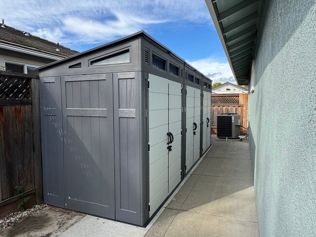 Building Photo - 767 Kingman Dr