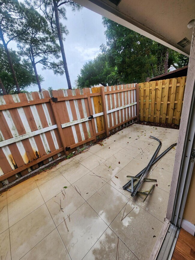 Building Photo - 5231 Pine Abbey Dr S