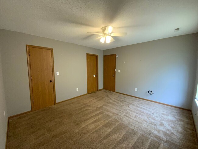 Building Photo - 3566-3568 Prescott Dr