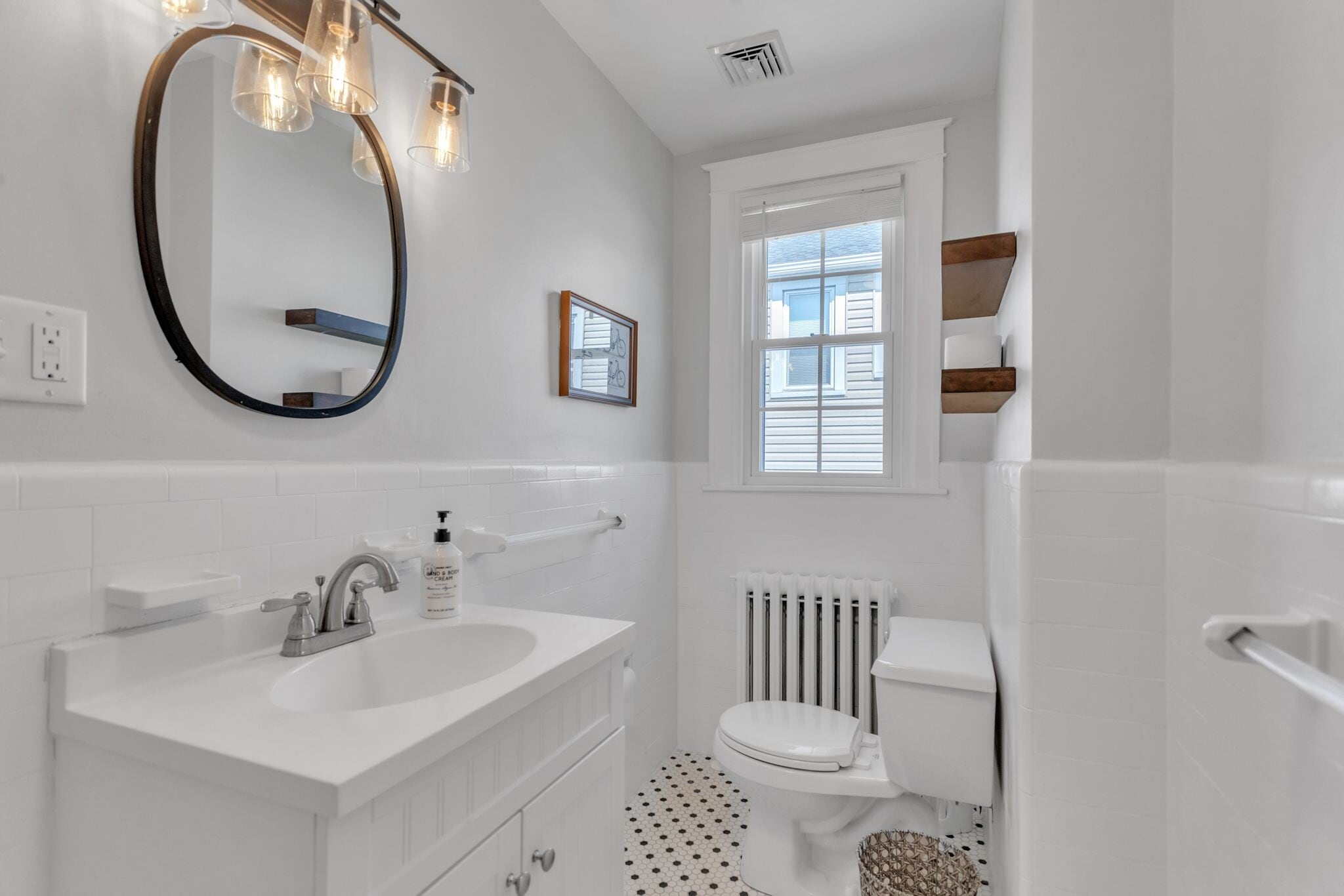 Hall Bathroom - 2314 Bryn Mawr Ave