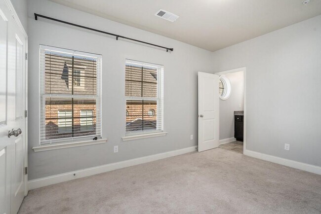 Building Photo - 612 Luckett Ct