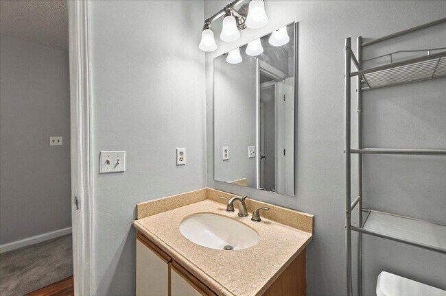 Building Photo - 3001 Oak Park Ct