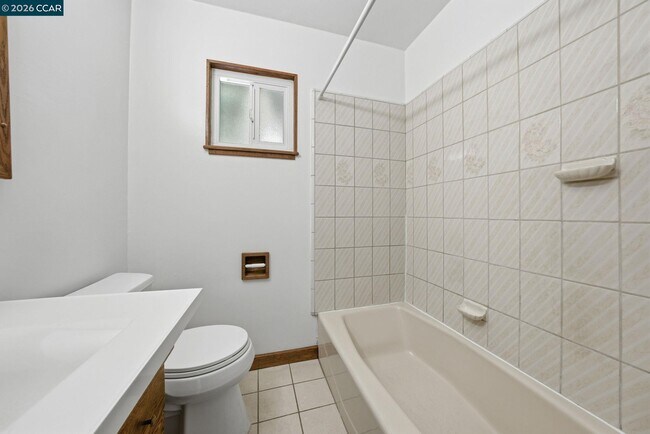 Building Photo - 1930 Sunshine Dr