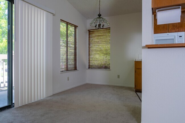 Building Photo - 38860 Cherry Glen Common