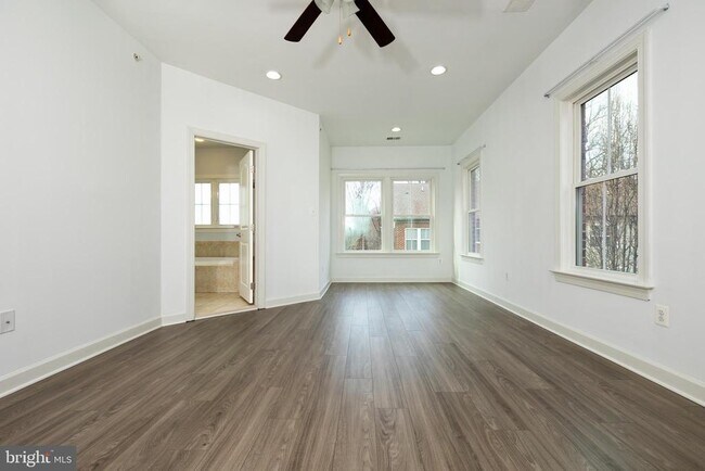 Building Photo - 336 Grand St