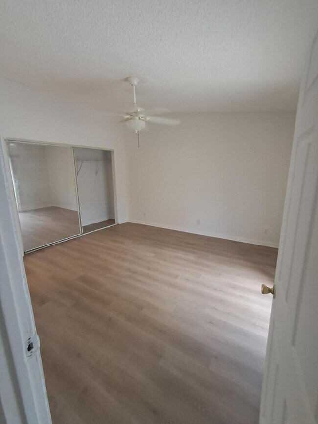 Building Photo - 1465 Hawthorne Pl