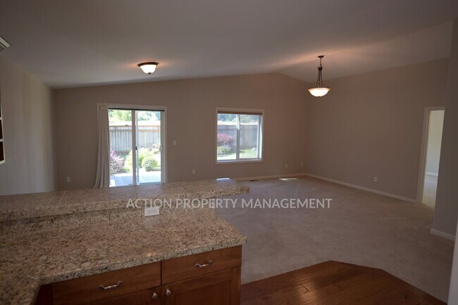 Building Photo - 3 bed 2 bath in Jennies Meadow, Sequim