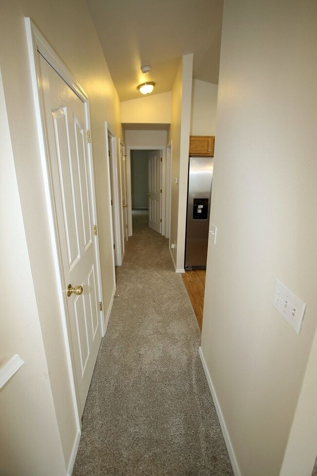 Building Photo - 4 Bedroom Eagle River Home!