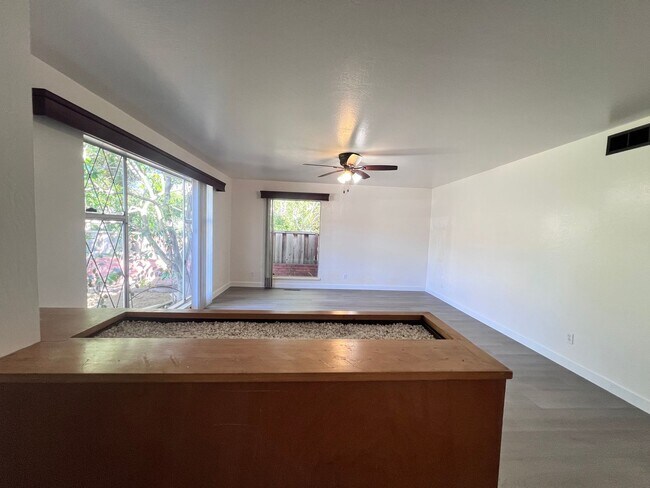 Building Photo - EBS T 37565