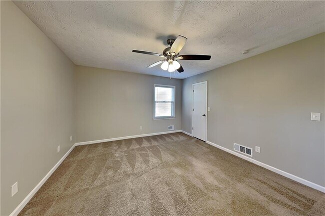 Building Photo - 2620 Bluffton Rd