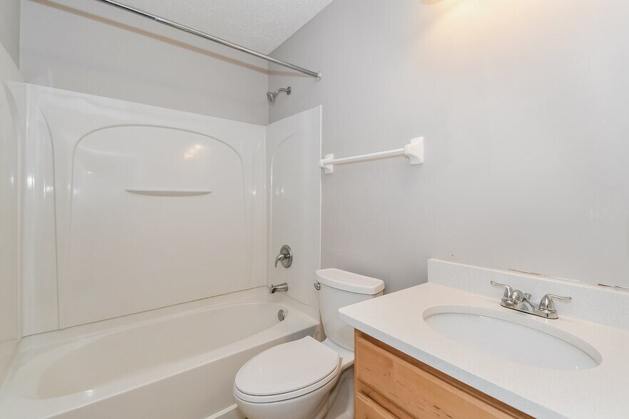 Building Photo - 228 Prince Phillip Dr