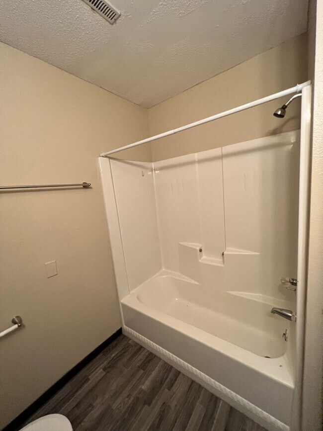 Building Photo - 4010 Westover Rd SE