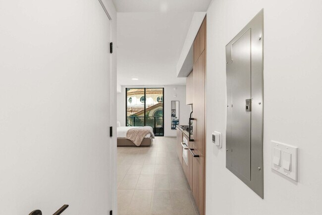 Building Photo - 121 NE 5th St