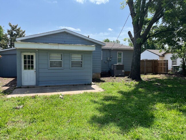 Building Photo - 3 bed 2 bath -Edmond (Danforth and Blvd)