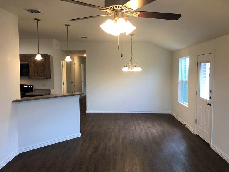 Building Photo - 5708 Lariat Ct