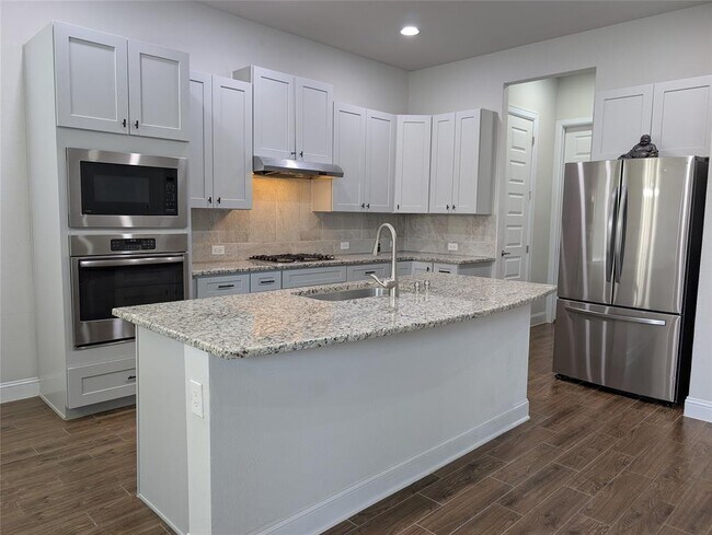 Building Photo - 3112 Bouchette Cove
