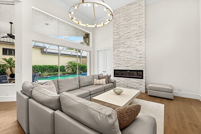 Building Photo - 1128 Crystal Dr