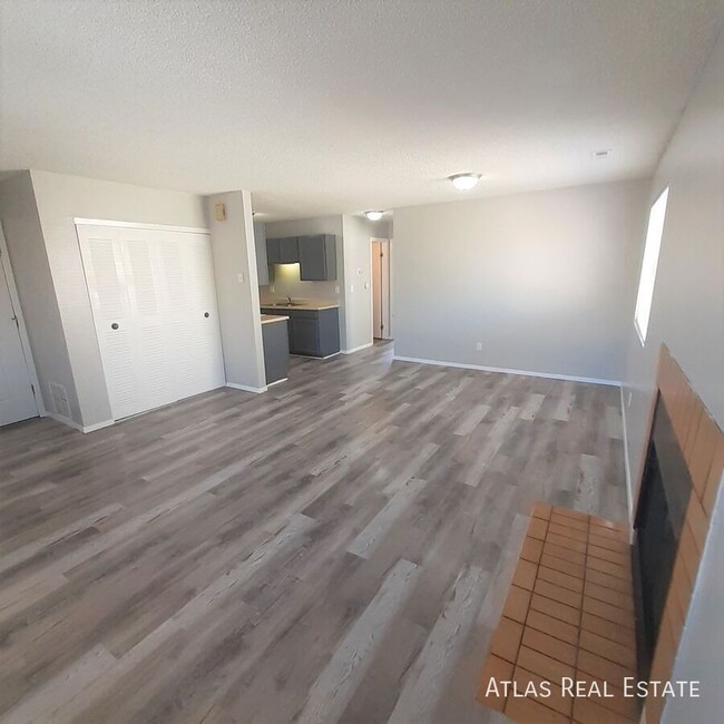 Building Photo - Beautiful NEWLY RENOVATED 2 bedroom in the...