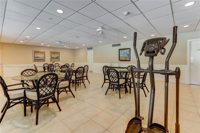 Building Photo - 550 Ocean Dr