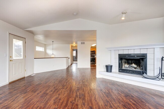 Building Photo - East Anchorage Home Near Trails & Parks; W/D in unit, Garage, Fenced Yard; Quick Access to JBER