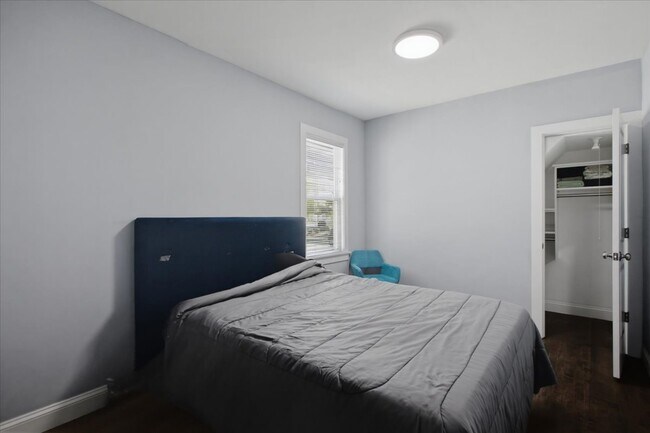 Building Photo - 2430 N Normandy Ave