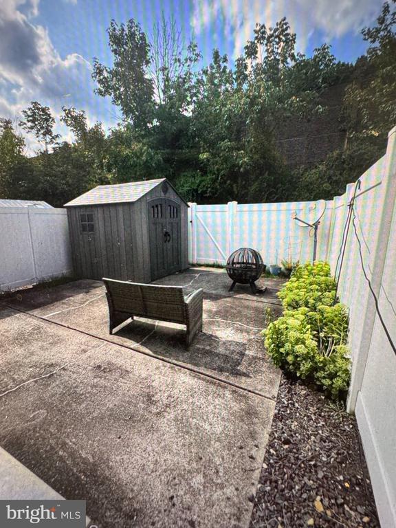Building Photo - 211 Gambocz Ct