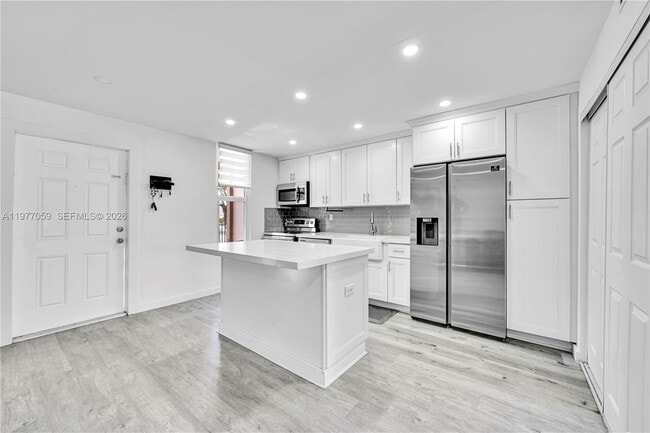 Building Photo - 14145 Kendale Lakes Cir