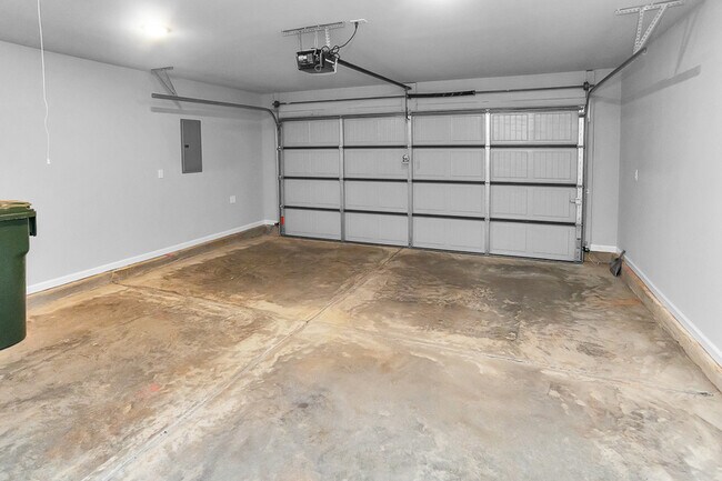 Building Photo - 104 Cedar Lake Rd