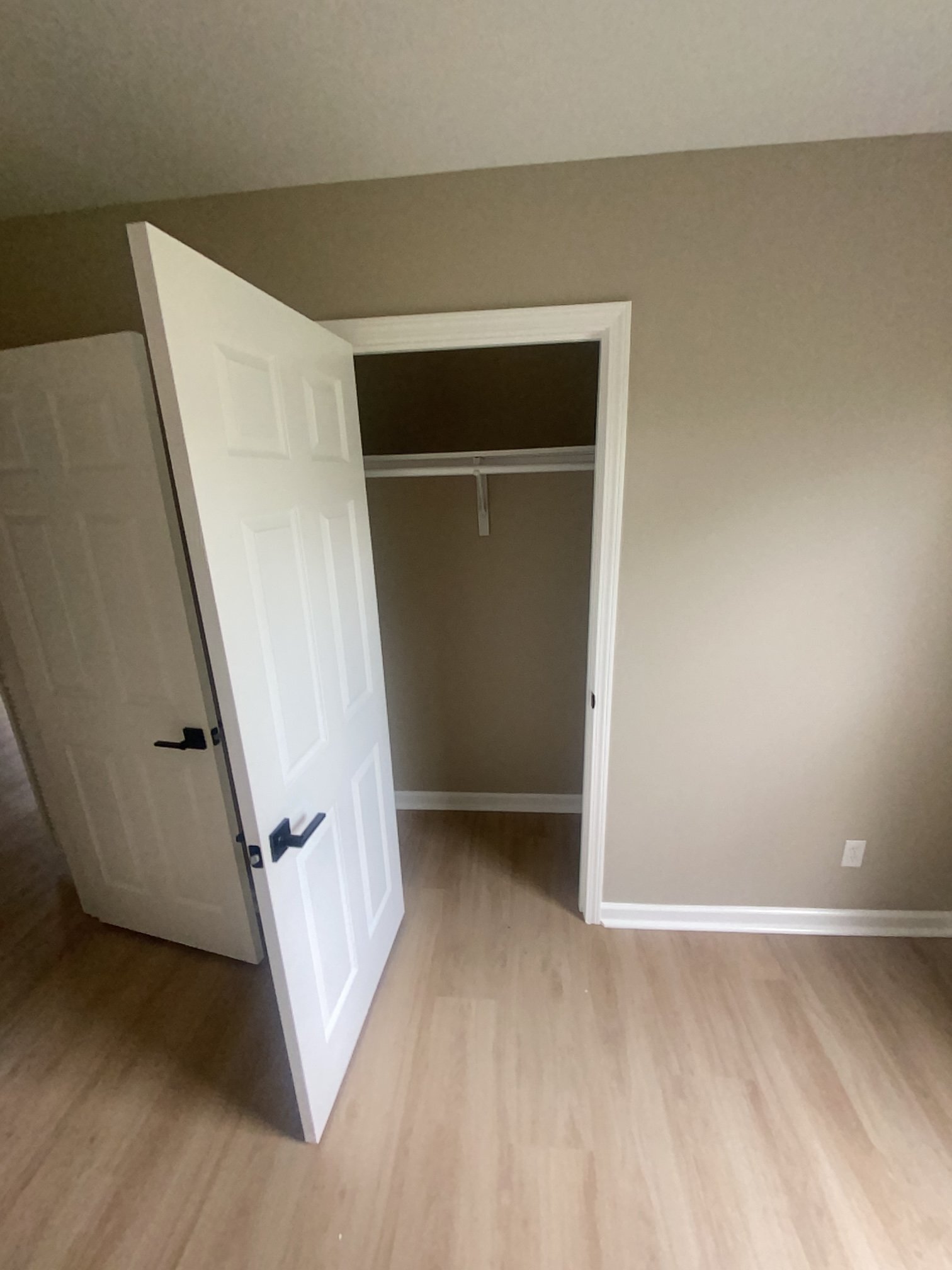 Building Photo - 3329D Moorewood Dr