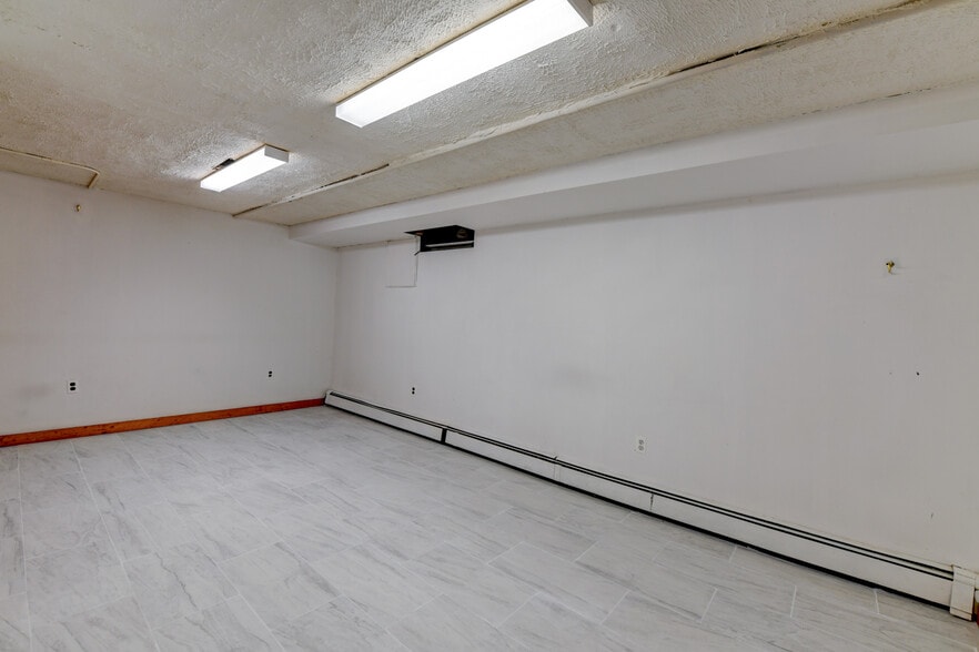 Building Photo - 71 Carmer Ave