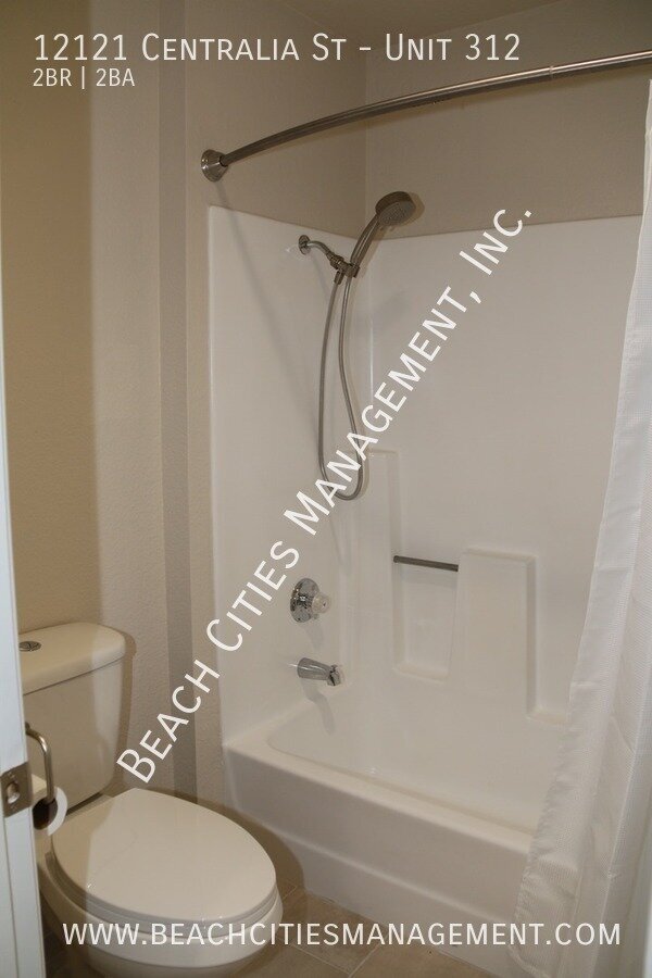 Building Photo - 12121 Centralia St
